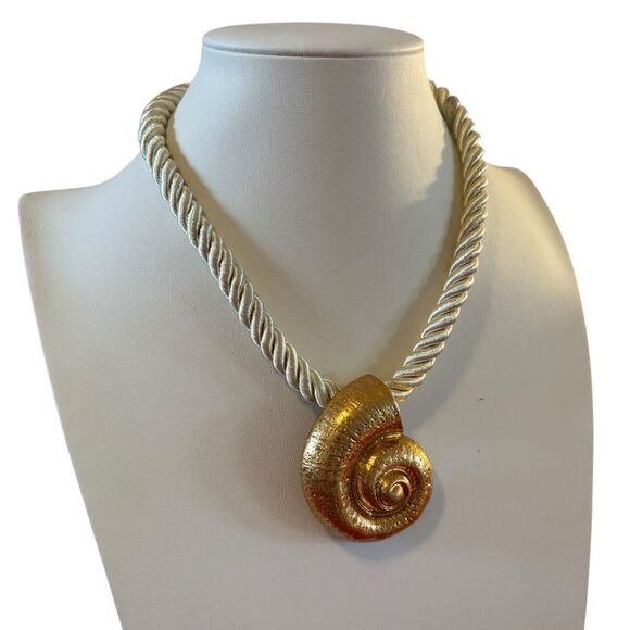 Gorgeous Shimmery Nautilus Goldtone Pendant on Pearly Looking Rope Chain. - Picture 2 of 6